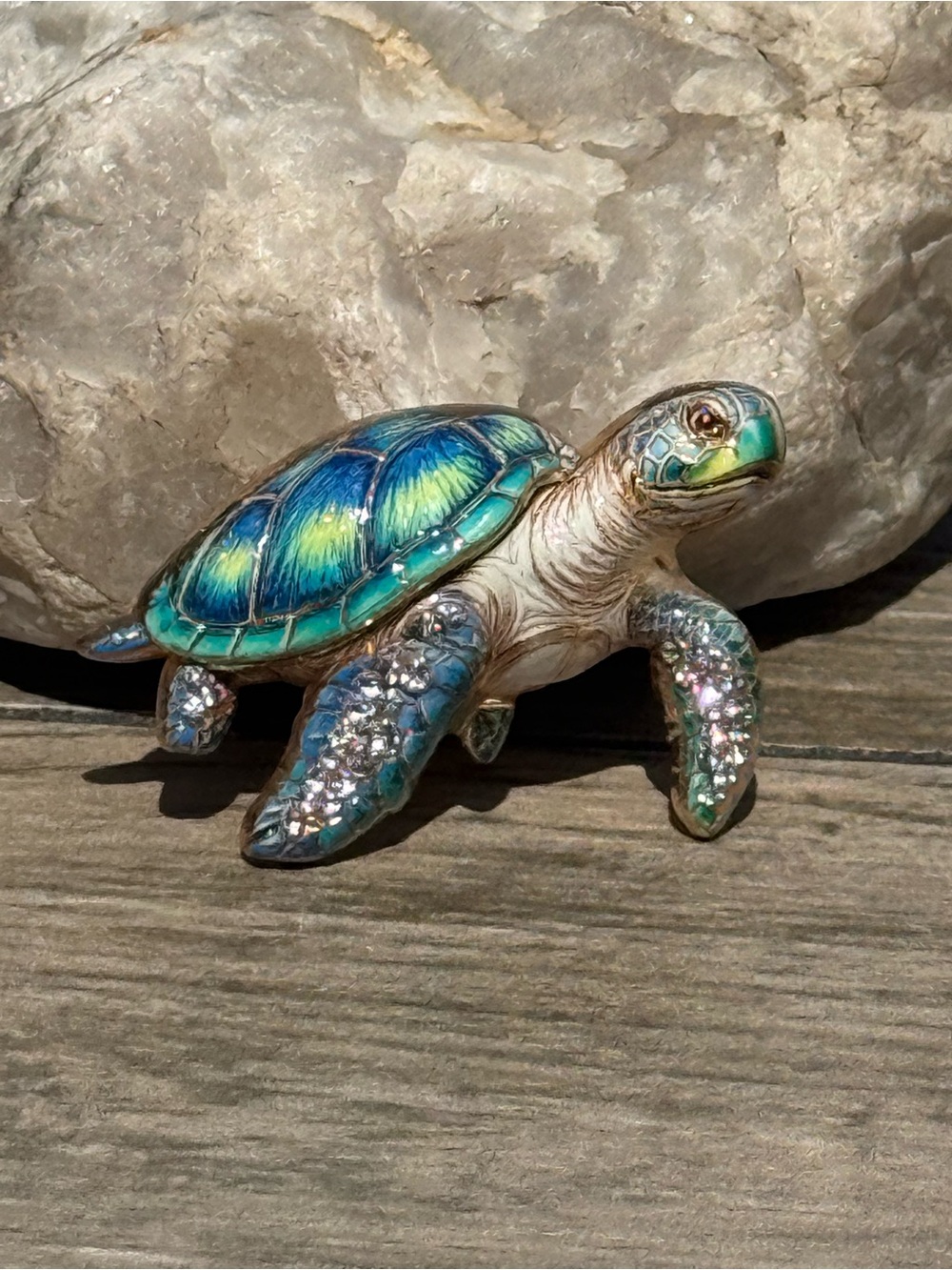 NWT Enameled sea turtle Stunning Ocean Brooch and Pin